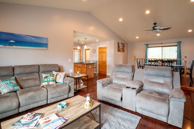 Building Photo - PERFECT OFF-SEASON MONTHLY GETAWAY