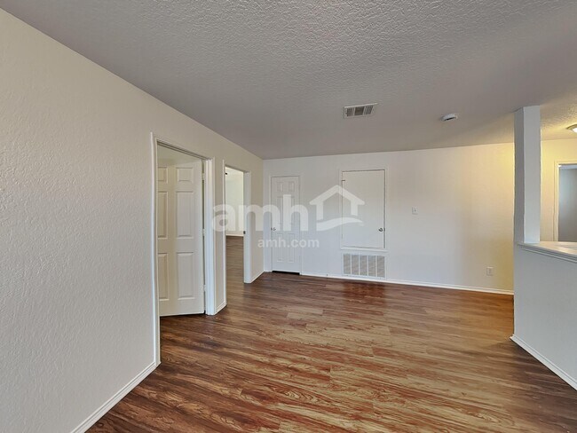 Building Photo - 715 Rodeo Ranch