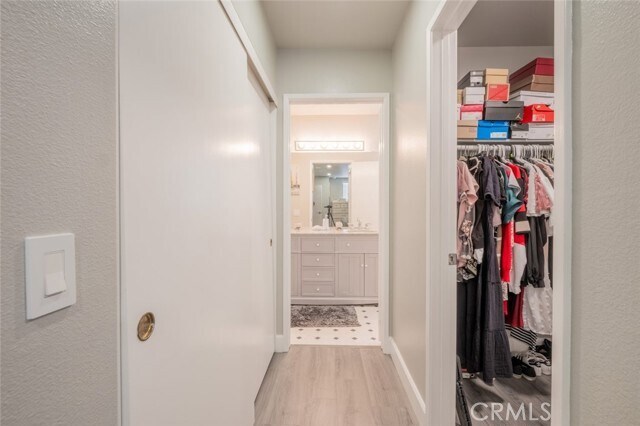 Building Photo - 2052 Chenault Pl