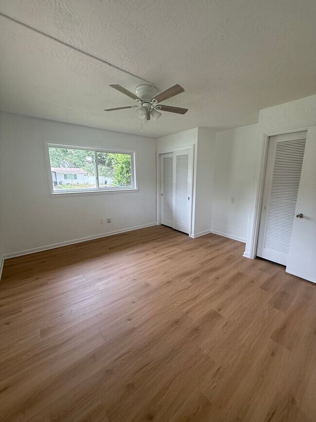 Building Photo - 3 Bedroom 2 Bath Single Family Home w/Garage & Bonus Room