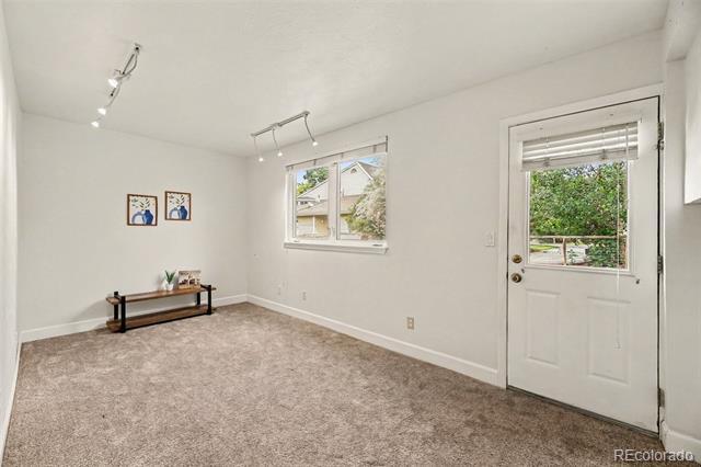 Building Photo - 1064 Fairway Ct