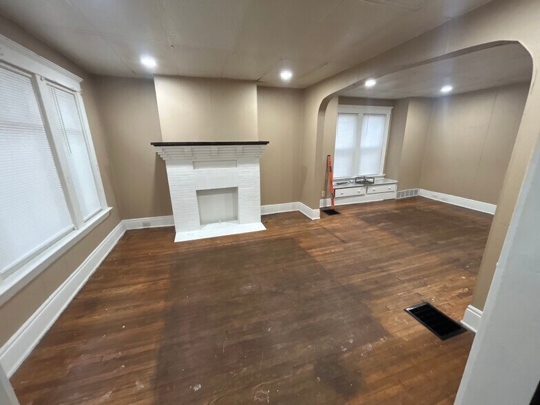 Building Photo - 425 Cumberland Ave