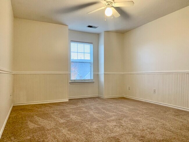 Building Photo - BEAUTIFUL 3 BED/2.5 BATH CONDO, SPACIOUS &...