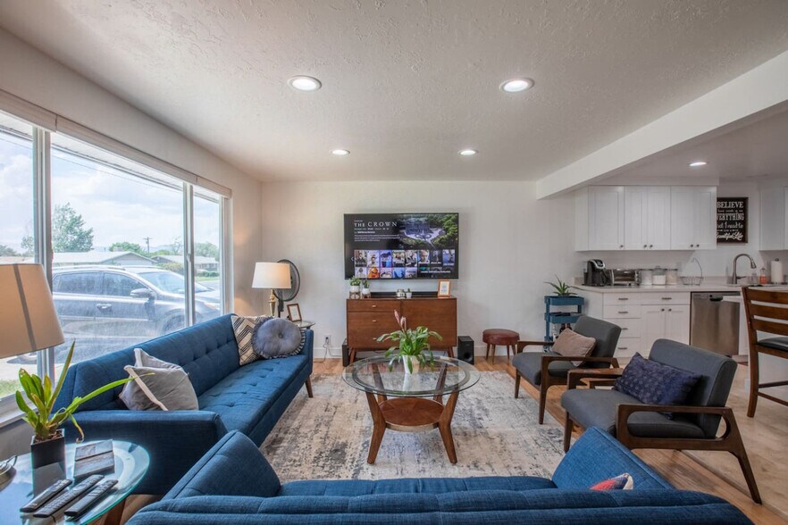 Building Photo - 9949 E Sego Lily Dr