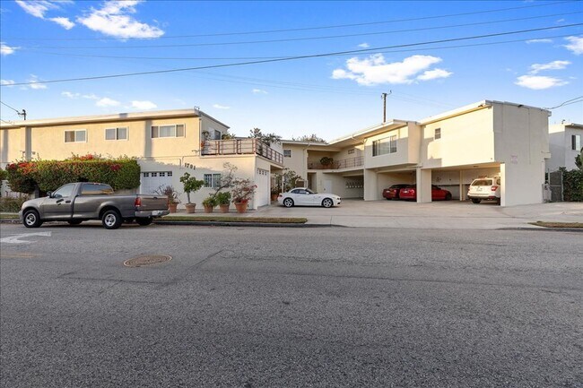 Building Photo - 1701 Washington Way
