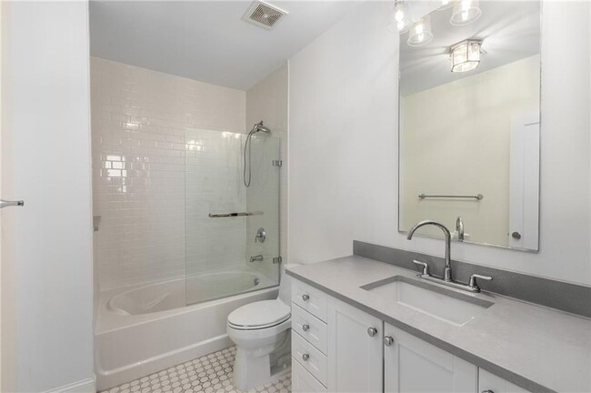 Building Photo - 2795 Peachtree Rd NE