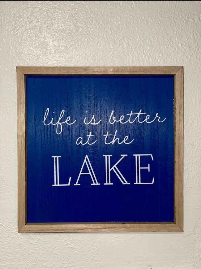 Building Photo - 106 15th Ave S