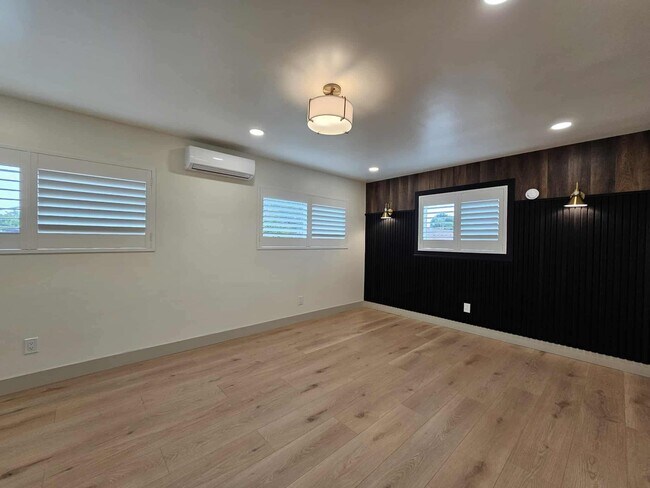 Building Photo - 114 S Emerald Pl