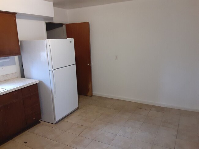 Building Photo - 317-317 Hurdle Dr