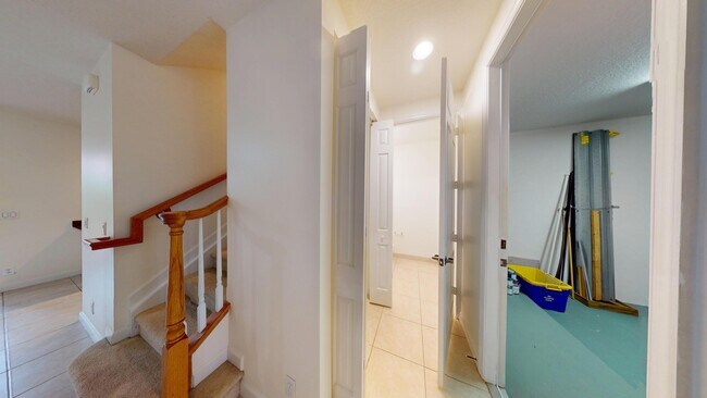 Building Photo - 235 Chrystie Cir