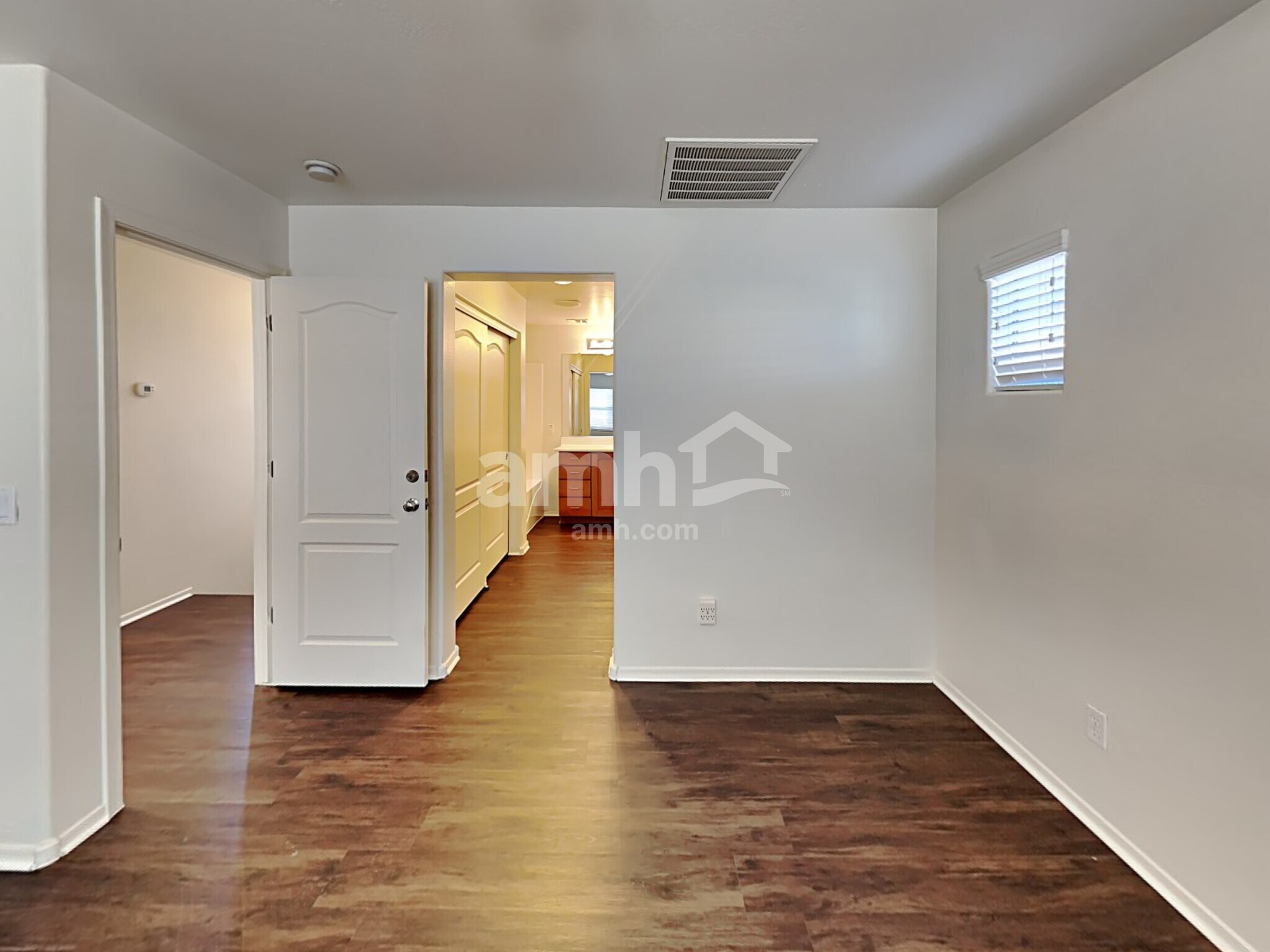 Building Photo - 2549 E Bart St