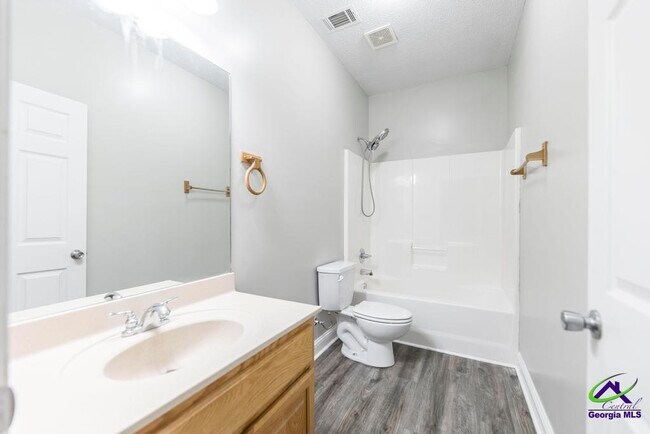 Building Photo - 206 Beau Claire Cir