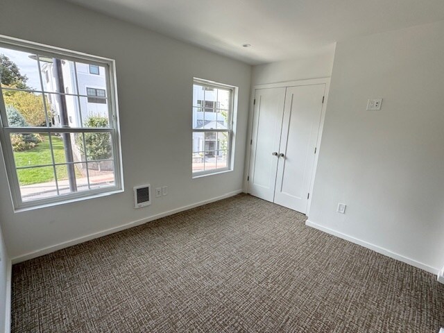 Building Photo - 784 Farmington Ave