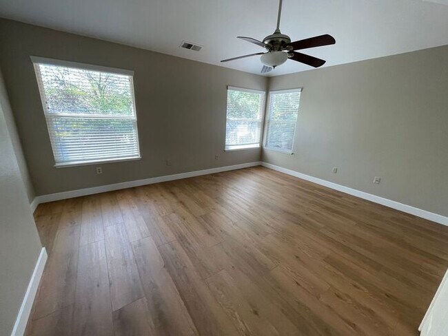 Building Photo - 4458 Highplains Dr