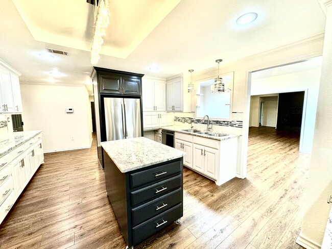 Building Photo - 9306 Utica Dr