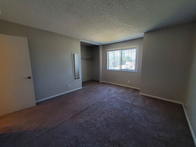 Building Photo - 1500 Lake Blvd