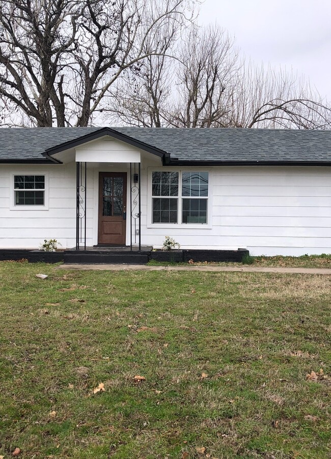 Primary Photo - 2667 N Choctaw Rd