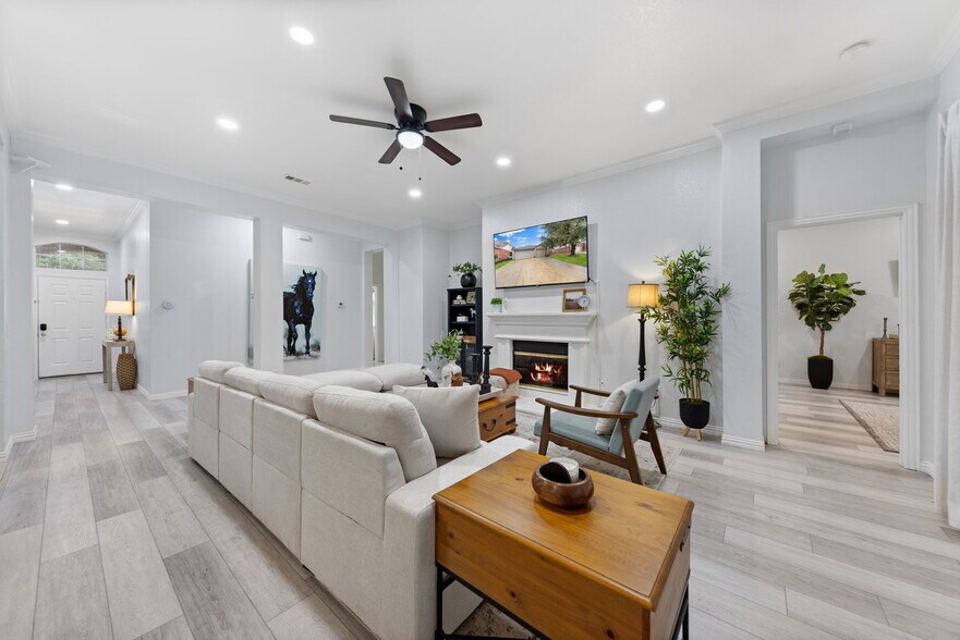 Building Photo - 4835 Crown Dr