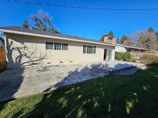 Building Photo - DELIGHTFUL 3 Bed/2 Bath Home in Fremont - ...