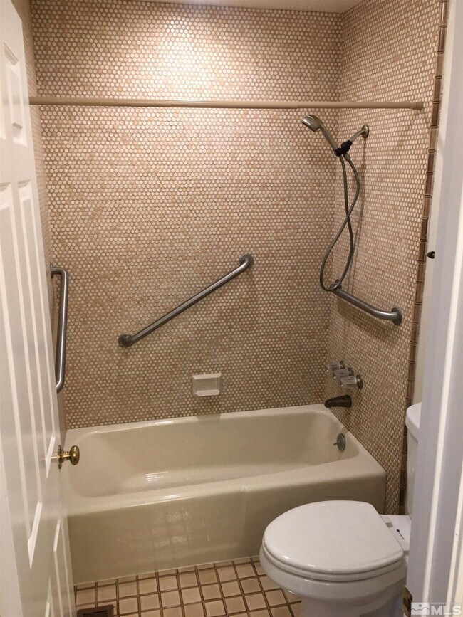 Building Photo - 2205 Thomas Jefferson Dr