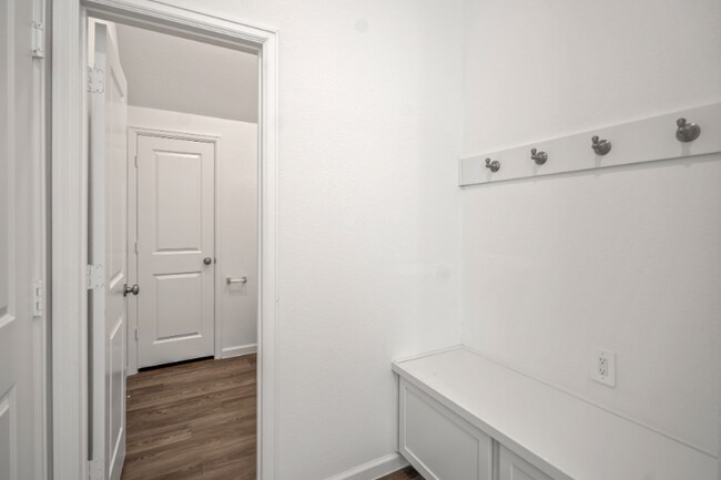 Building Photo - 613 Royal Arch Dr