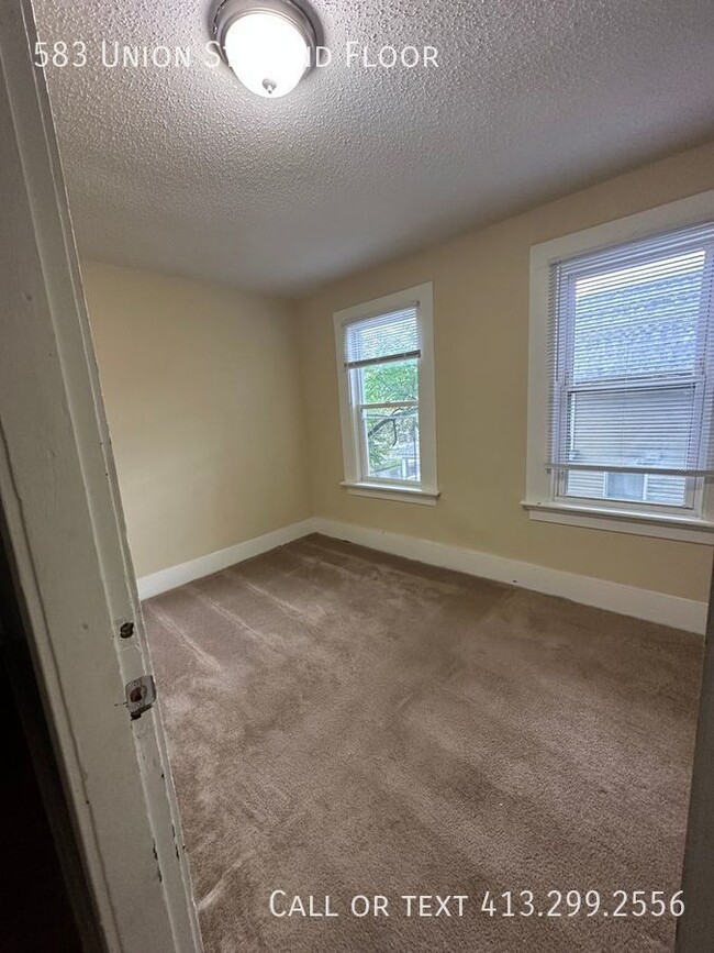 Building Photo - Spacious 3 Bedroom Unit in Springfield's O...