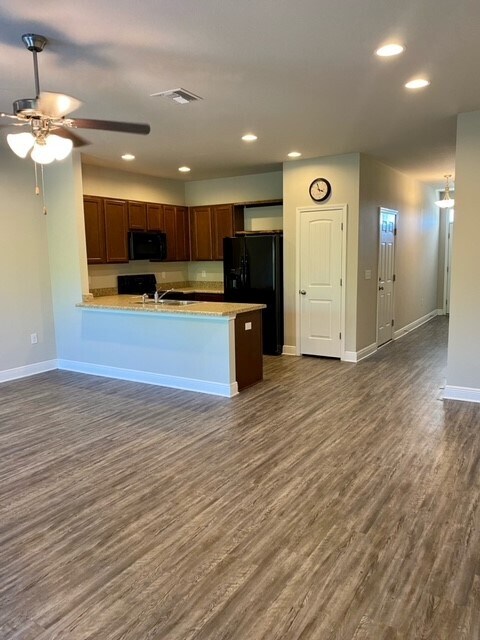 Building Photo - 5852 Callaway Cir