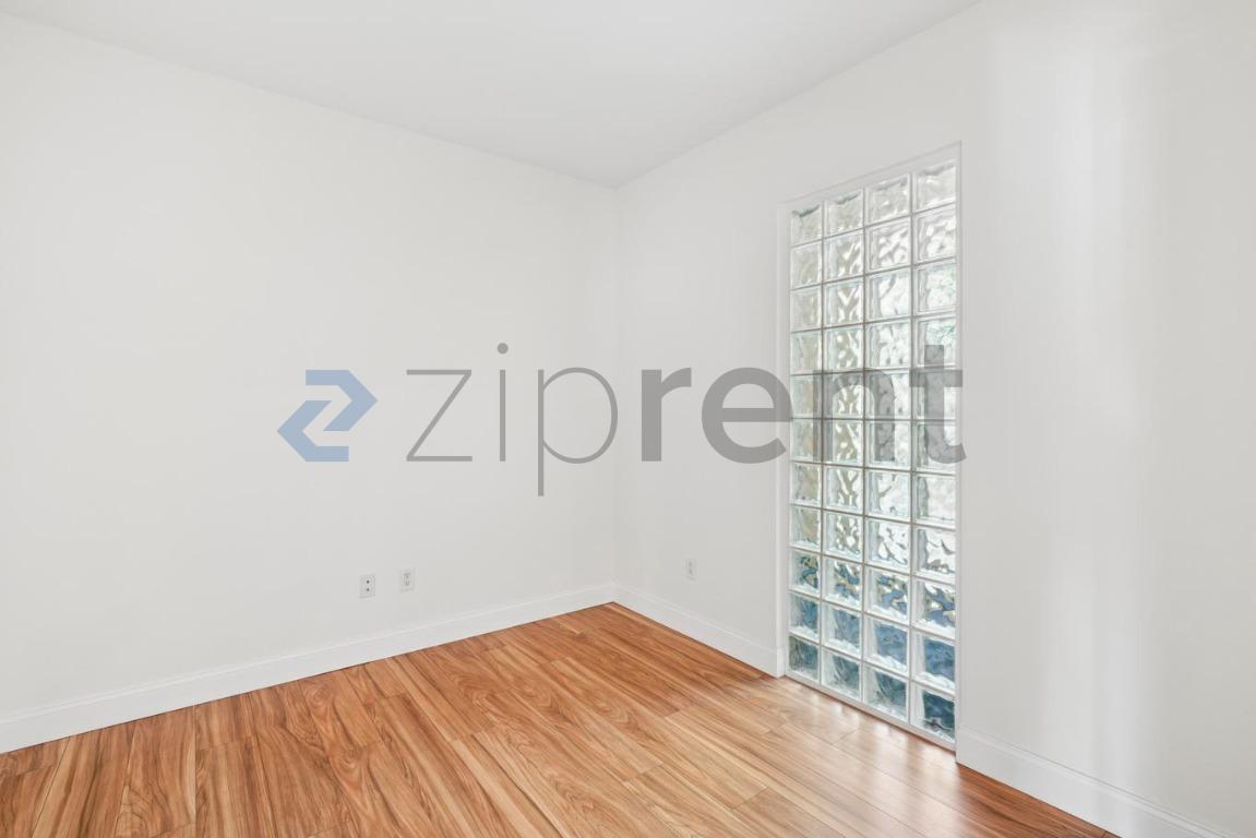 Building Photo - Unit 313