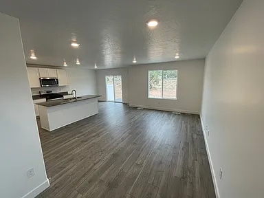 Building Photo - 2939 W LaGrand St