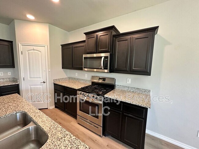 Building Photo - 14008 Babbling Brook Dr