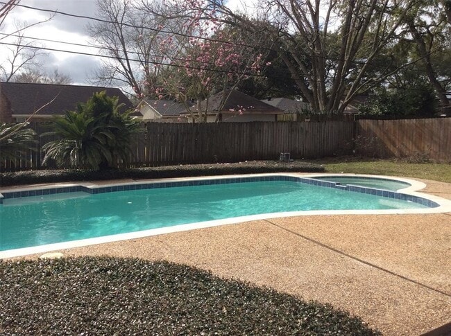 Building Photo - 147 Camellia St