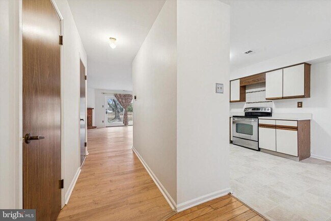 Building Photo - 120 Caernarvon Ct