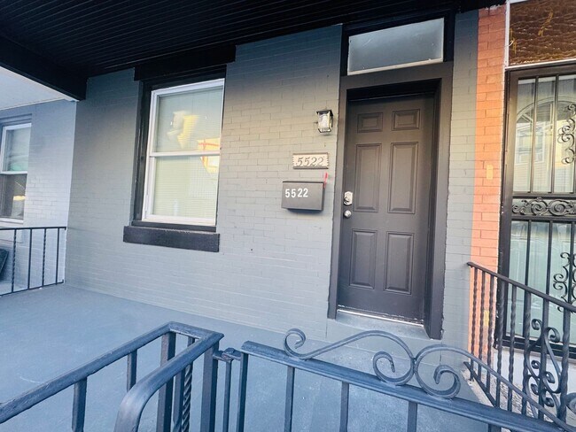 Building Photo - Refreshed 3bd/1bath House! Section 8 ONLY!