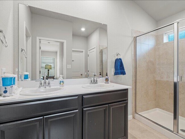 Building Photo - 200 Grapefruit Rd