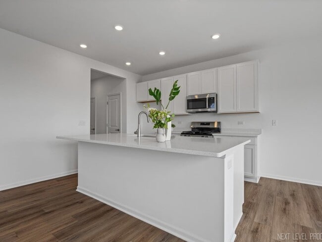 Building Photo - 25715 W Yorkshire Dr