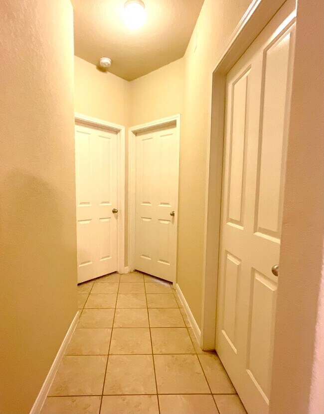 Building Photo - *COMING SOON* Modern Home with Fenced Backyard, Community Pool & Playground!