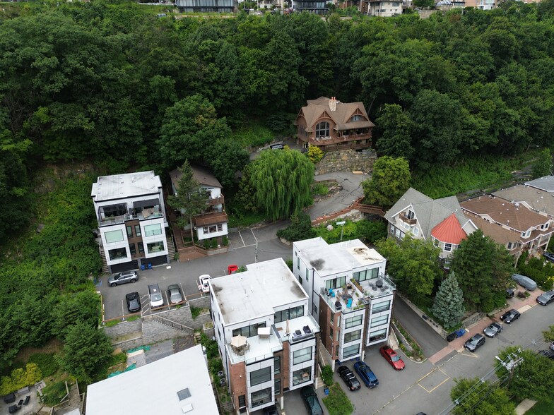 Building Photo - 156 Undercliff Ave