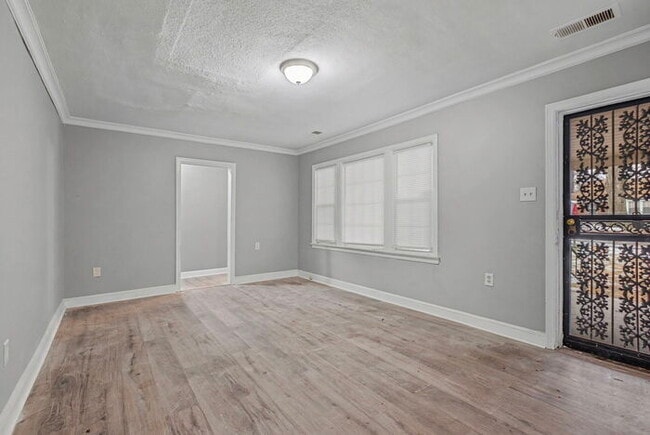 Building Photo - 1604 Alta Vista Ave