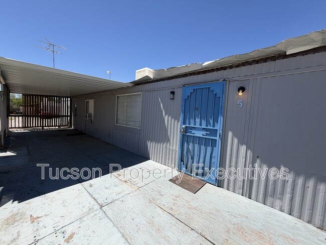 Building Photo - 4580 E Rex St