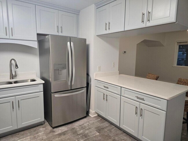 Building Photo - 315 Bream Ave