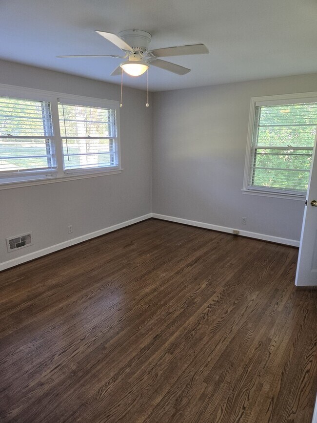 Building Photo - One-level living!