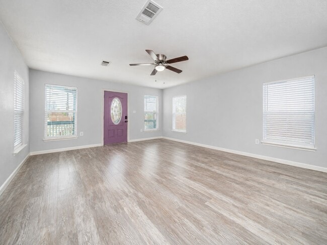 Building Photo - 6317 Heards Ln