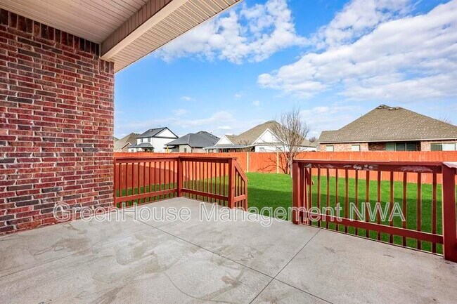 Building Photo - 4405 SW Eggersway Pl