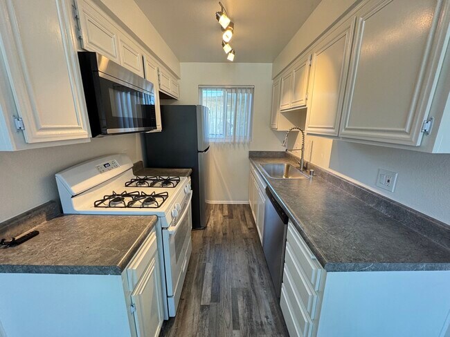 Building Photo - 5382 Circle Dr