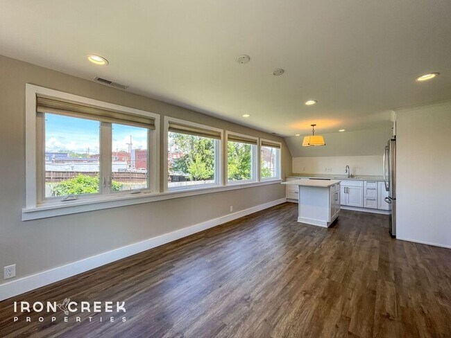 Building Photo - 21 Brevard Rd