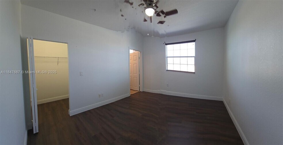 Building Photo - 929 SW 147th Ave