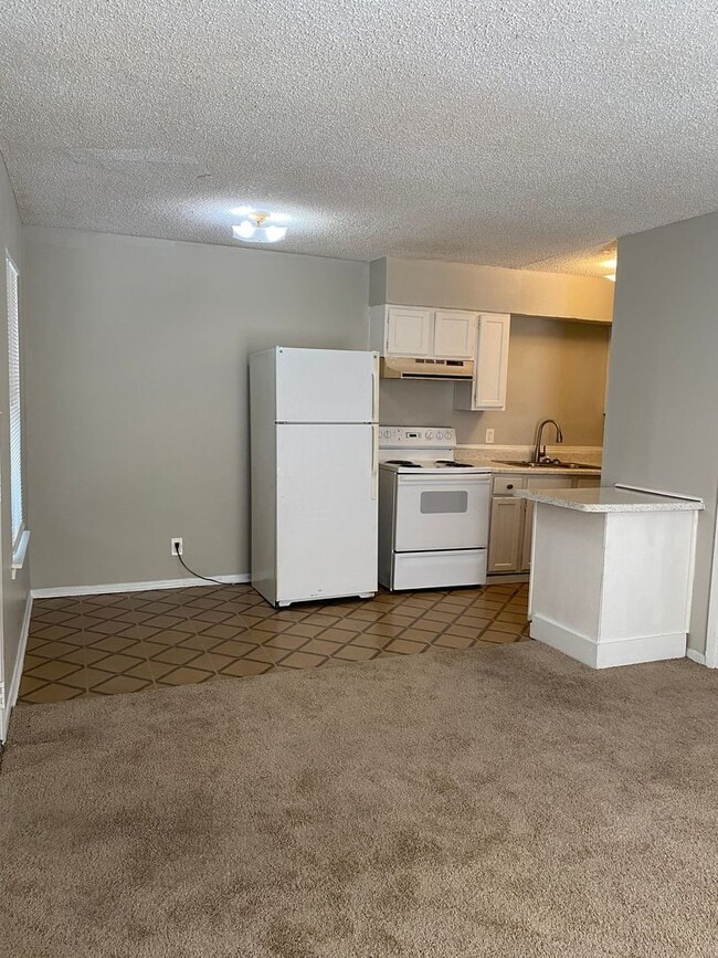 Building Photo - SOUTH PARK APARTMENTS