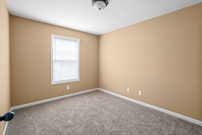 Building Photo - 1719 Thistlewood Dr