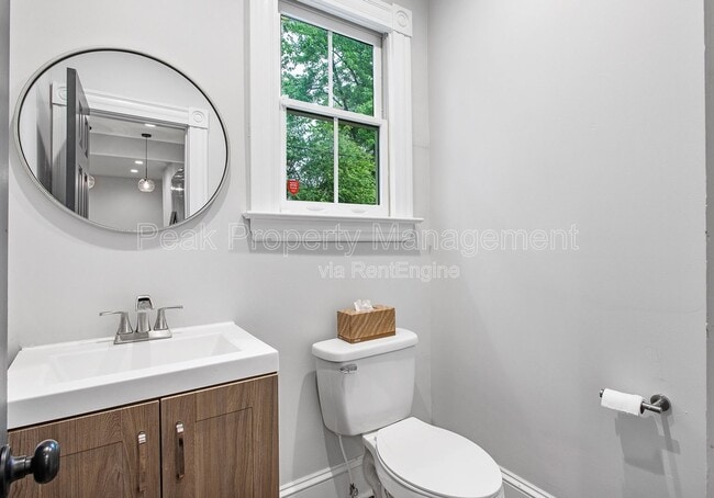 Building Photo - 2702 P St