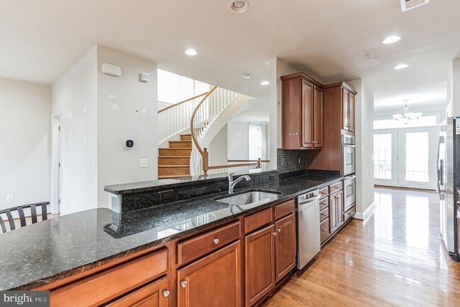 Building Photo - 523 Triadelphia Way